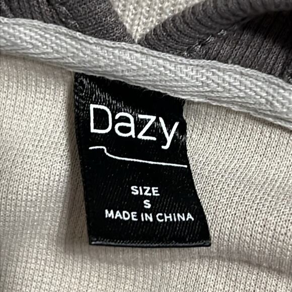 DAZY letter patched v-neck drop shoulder sweatshirt with halter top attached - Picture 7 of 11